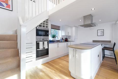3 bedroom semi-detached bungalow to rent, Summit Close, Edgware, HA8
