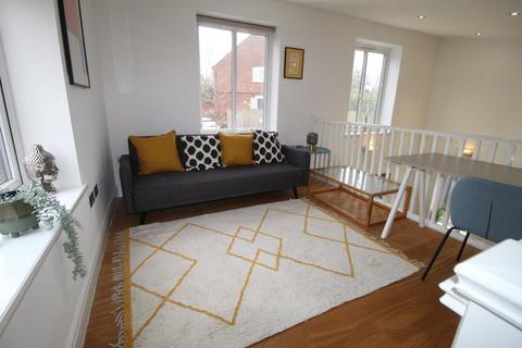 3 bedroom semi-detached bungalow to rent, Summit Close, Edgware, HA8