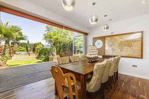 undefined, Oaklands Avenue, Isleworth TW7