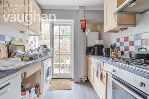 4 bedroom semi-detached house to rent, Widdicombe Way, East Sussex BN2