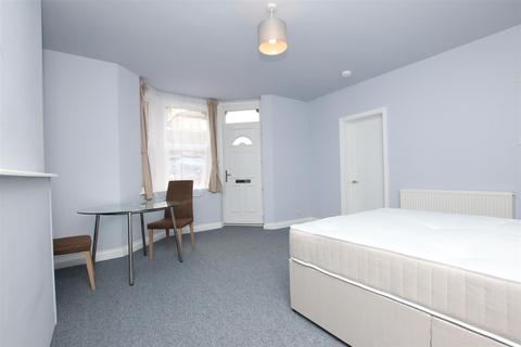 Studio to rent, 61(a) Newbridge Road, Bath BA1
