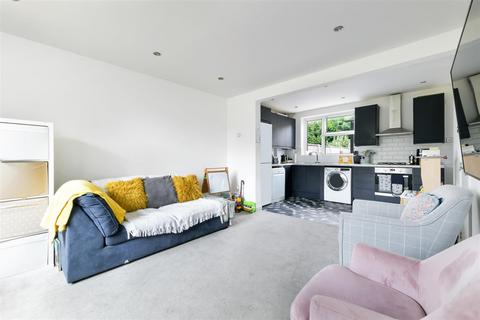 3 bedroom house for sale, Bletchingley Close, Merstham RH1