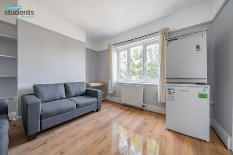 3 bedroom terraced house to rent, Medmerry Hill, East Sussex BN2