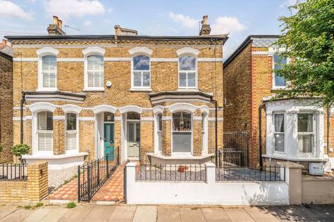 2 bedroom maisonette for sale, Trevelyan Road, London SW17