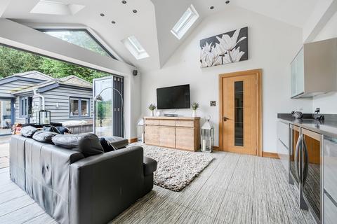 Forest View Canada Road, West Wellow, Romsey, SO51 6DD
