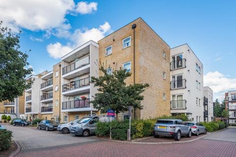 2 bedroom flat for sale, Spacious two bedroom ground floor flat at Ickenham