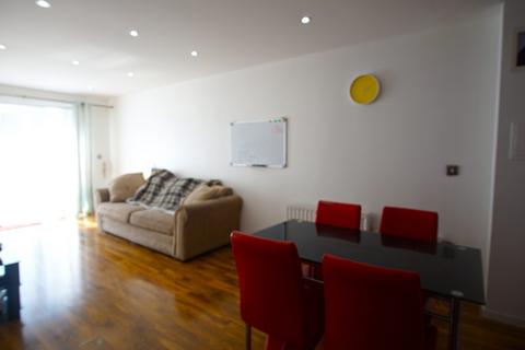 2 bedroom flat for sale, Spacious two bedroom ground floor flat at Ickenham
