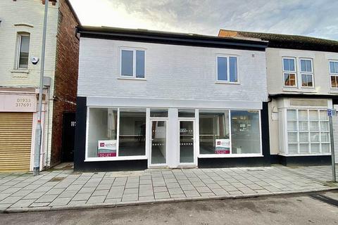 1 bedroom apartment to rent, High Street, Rushden NN10