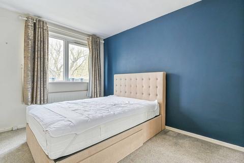 3 bedroom maisonette to rent, Atwater Close, Brixton, London, SW2