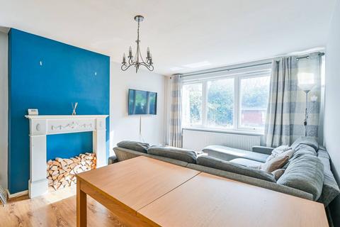 3 bedroom maisonette to rent, Atwater Close, Brixton, London, SW2