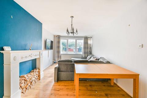 3 bedroom maisonette to rent, Atwater Close, Brixton, London, SW2