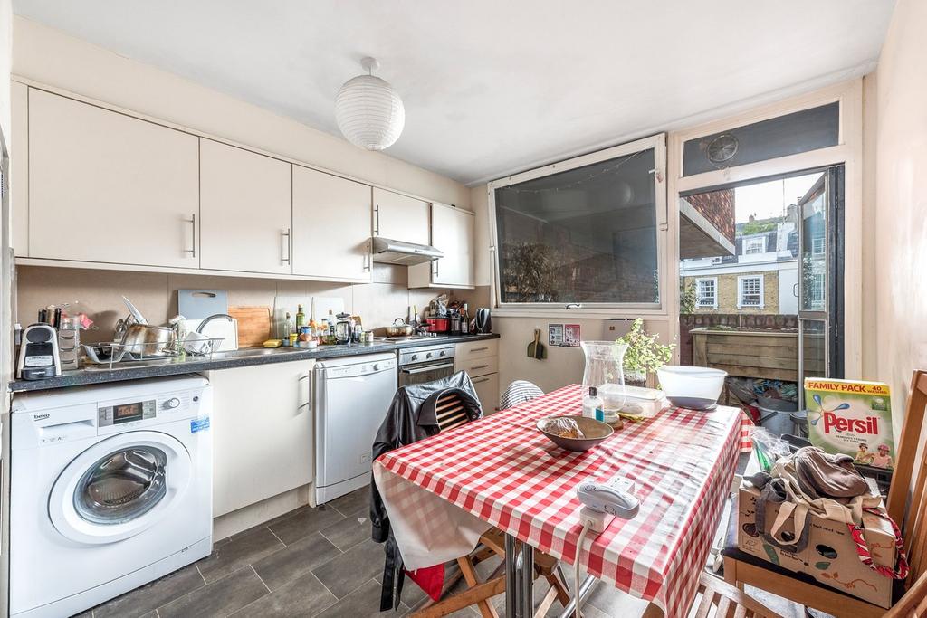 Forsyth House, Tachbrook Street... 3 bed flat - £3,000 pcm (£692 pw)