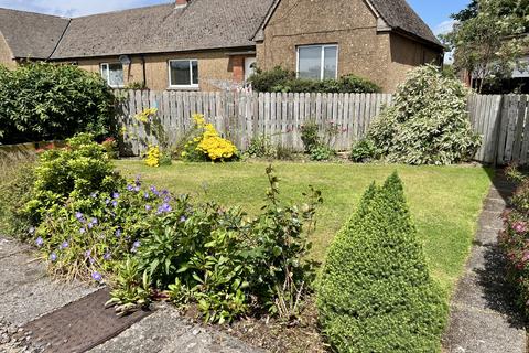 3 bedroom semi-detached bungalow for sale, 2 Queenshill Park, Ringford