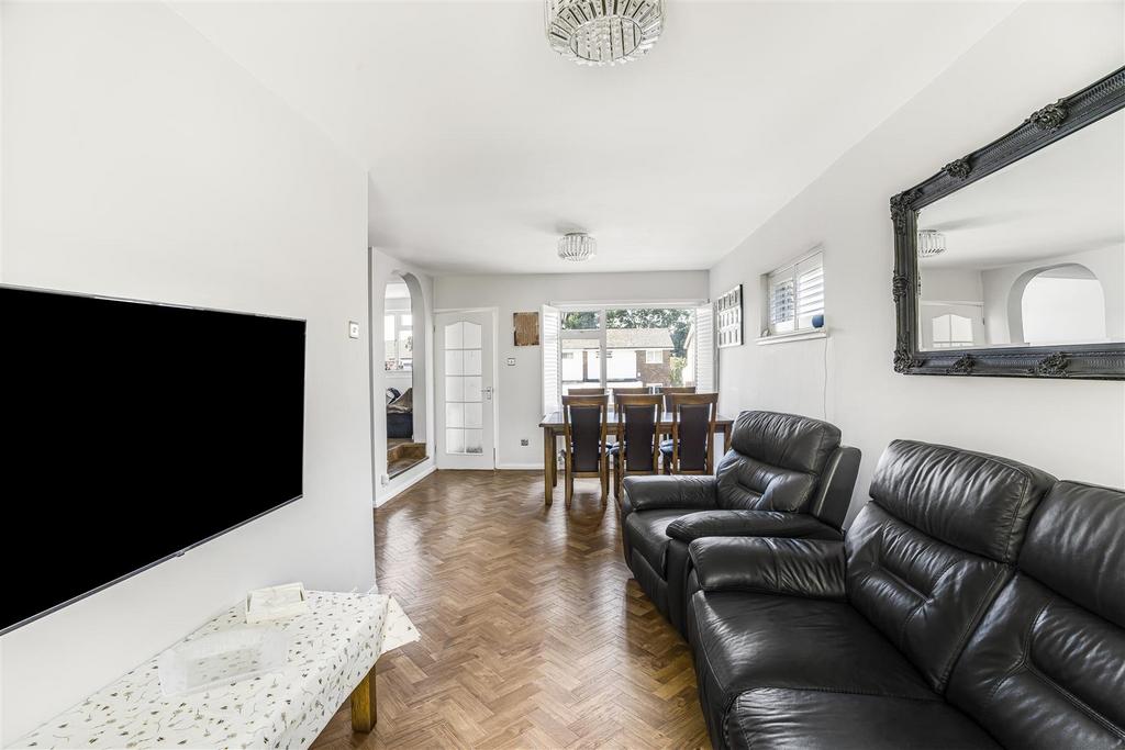 LIVING / DINING ROOM (pic 2)