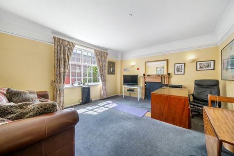 1 bedroom apartment for sale, Drayton Gardens, Chelsea SW10