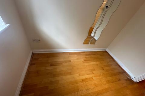 undefined, Hillary Drive, Isleworth TW7