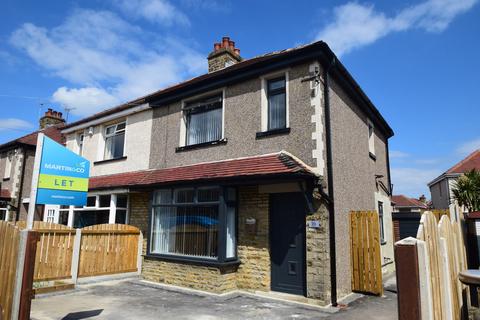 2 bedroom semi-detached house to rent, Ridgeway, Shipley BD18