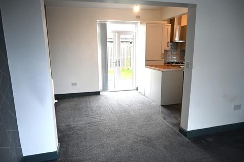 2 bedroom semi-detached house to rent, Ridgeway, Shipley BD18