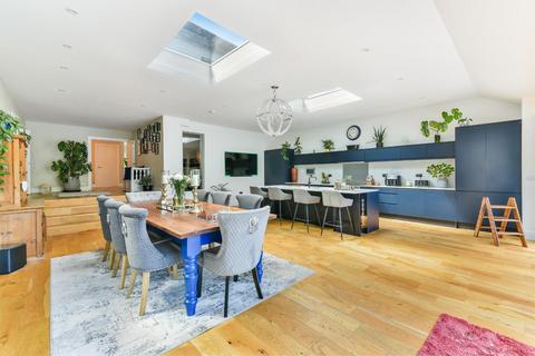 38 Downs Way, Tadworth, KT20 5DZ
