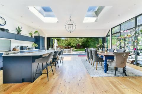 38 Downs Way, Tadworth, KT20 5DZ