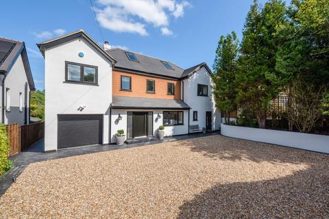 38 Downs Way, Tadworth, KT20 5DZ