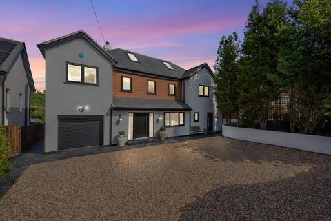 38 Downs Way, Tadworth, KT20 5DZ