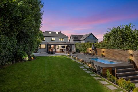 38 Downs Way, Tadworth, KT20 5DZ