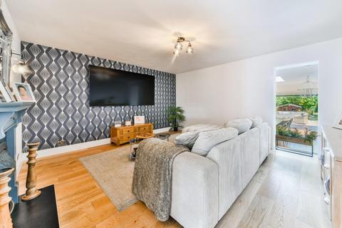 38 Downs Way, Tadworth, KT20 5DZ