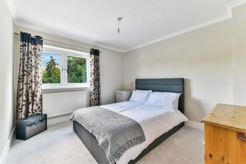 38 Downs Way, Tadworth, KT20 5DZ