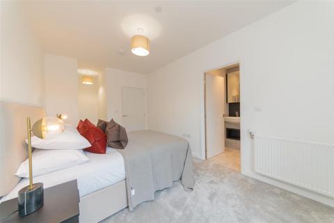 2 bedroom flat to rent, Ridgeway View, London