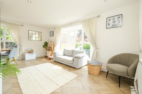 6 Woodley Road, Orpington, BR6 9BN
