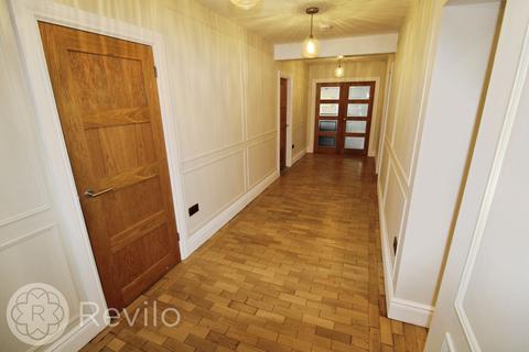 17 Cliff Hill Road, Shaw, Oldham, OL2 8DE