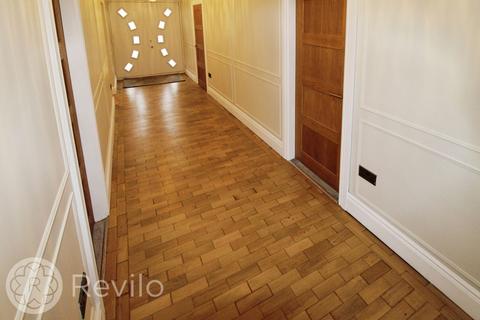 17 Cliff Hill Road, Shaw, Oldham, OL2 8DE