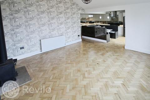 17 Cliff Hill Road, Shaw, Oldham, OL2 8DE