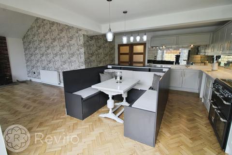 17 Cliff Hill Road, Shaw, Oldham, OL2 8DE