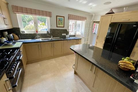 12 Airetons Close, Broadstone, BH18 8LF