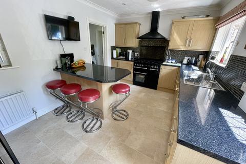 12 Airetons Close, Broadstone, BH18 8LF