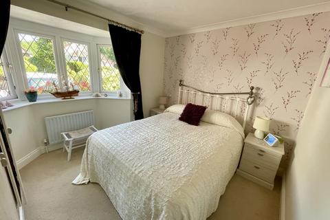 12 Airetons Close, Broadstone, BH18 8LF