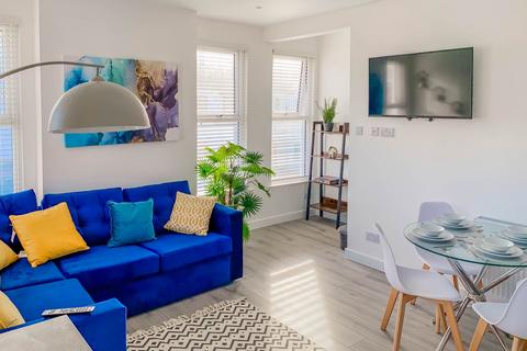 2 bedroom flat for sale, Westcliff Park Drive, Westcliff-On-Sea SS0