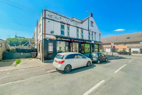 2 bedroom flat for sale, Westcliff Park Drive, Westcliff-On-Sea SS0