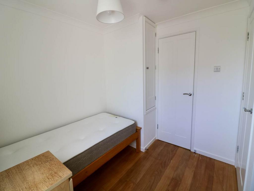 First floor 2nd front bedroom