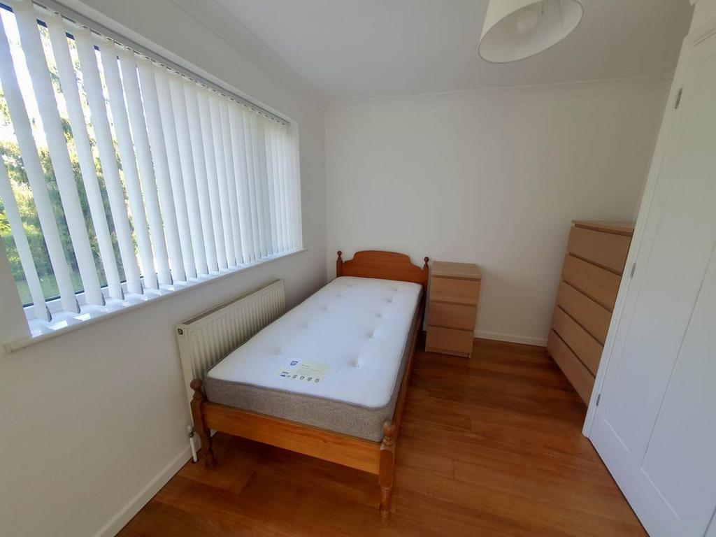 First floor rear bedroom