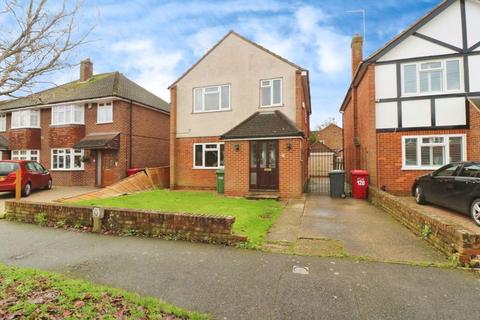 3 bedroom detached house to rent, Off London Road - 7 minutes walk to Castleview School - Available NOW