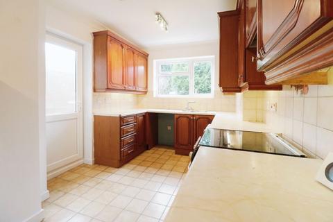 3 bedroom detached house to rent, Off London Road - 7 minutes walk to Castleview School - Available NOW