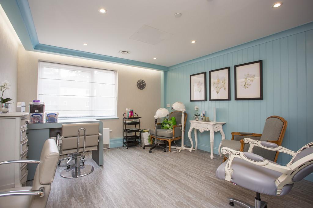  A7 A0346 - Hairdressers