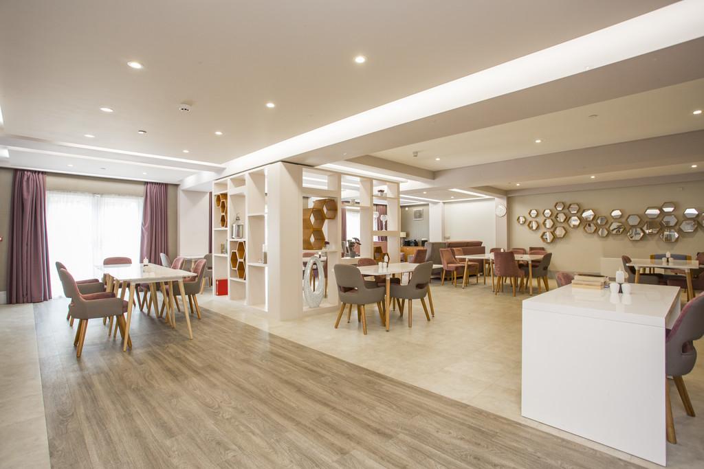  A7 A0307 -Communal dining room