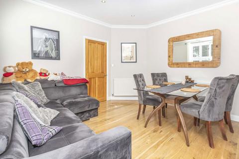 2 bedroom terraced house to rent, Bryony Road, London W12