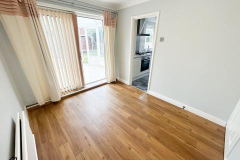 4 bedroom semi-detached house to rent, Chester Avenue, Sale M33