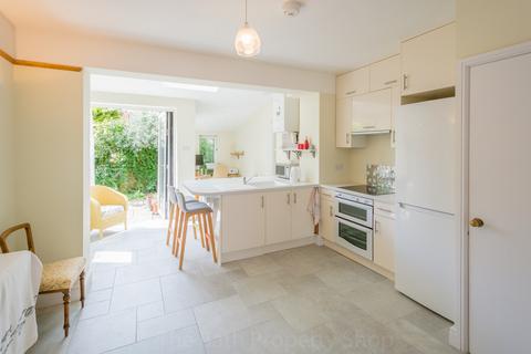 2 bedroom end of terrace house to rent, Archway Street, Bath