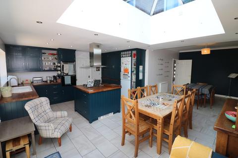 5 bedroom semi-detached house to rent, Annandale Road, Kirk Ella, Hull